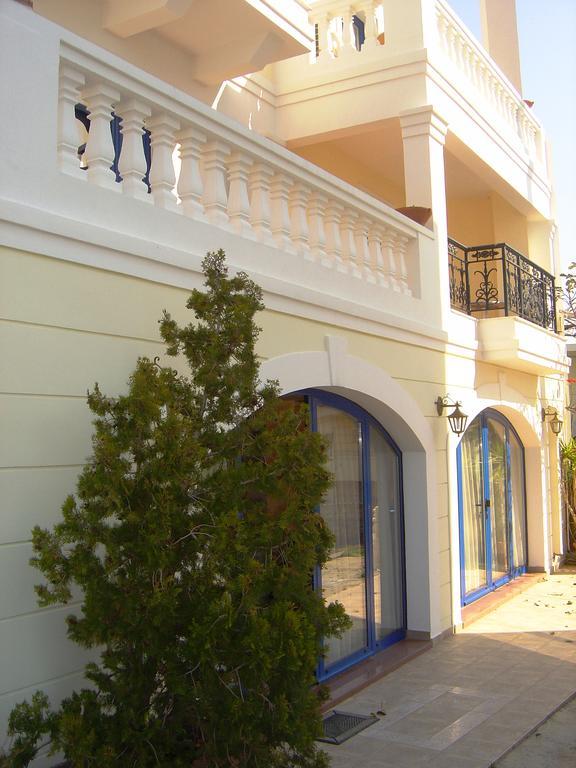 Kalimera Hotel Poros Town Exteriör bild