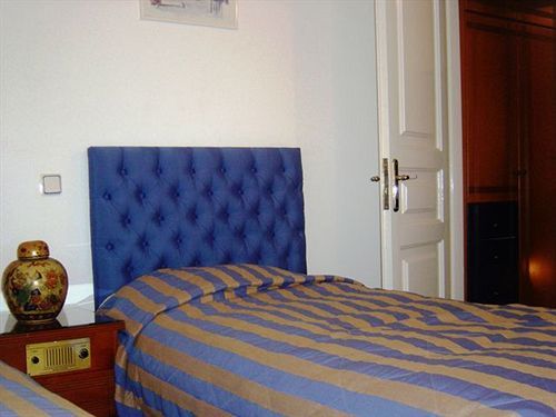 Kalimera Hotel Poros Town Exteriör bild